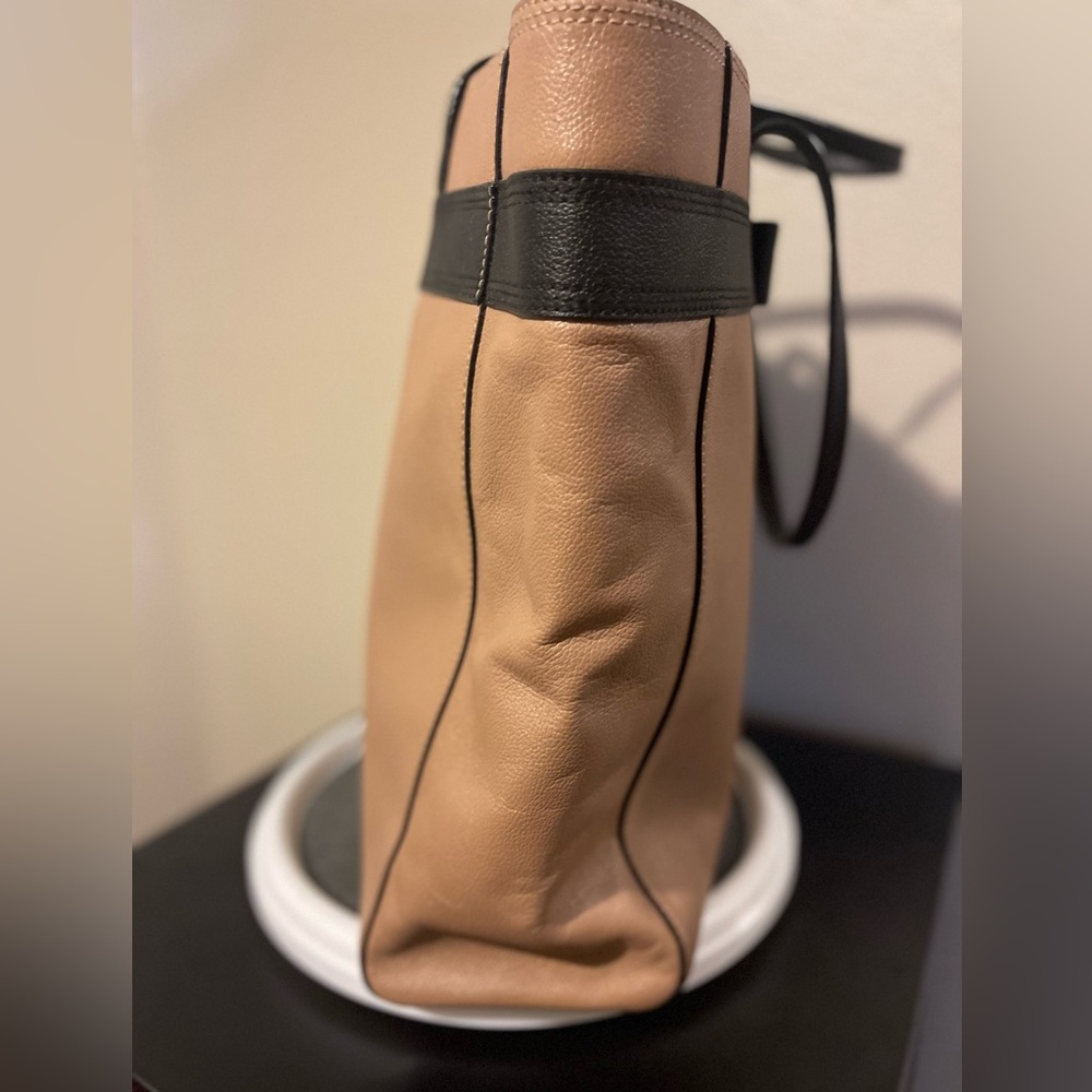 Kate Spade Dune & Black Leather Tote - Picture 4 of 11